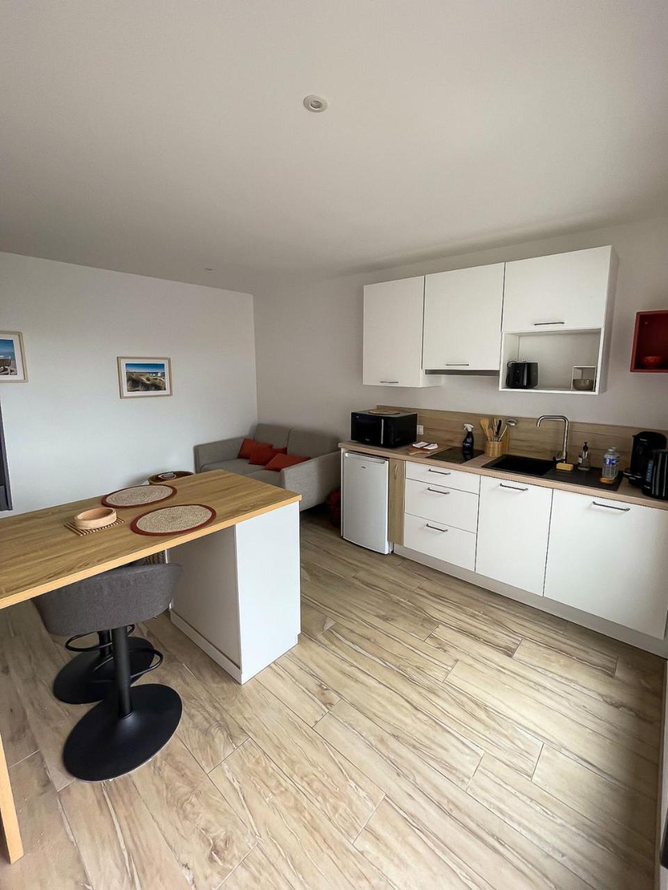 Appartements Guesthouse1 Et Guesthouse2 Sword Beach Colleville-Montgomery Экстерьер фото